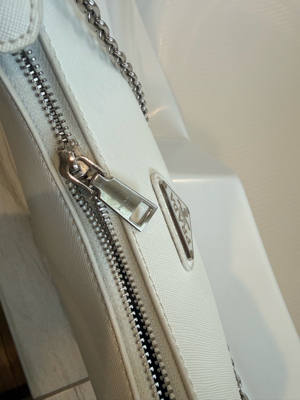 Prada White Saffiano Leather Shoulder Bag with Chain Strap - Picture 4 of 6